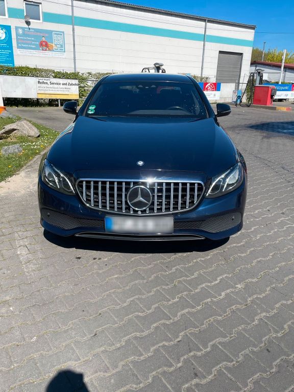 Image of Mercedes-Benz E 220