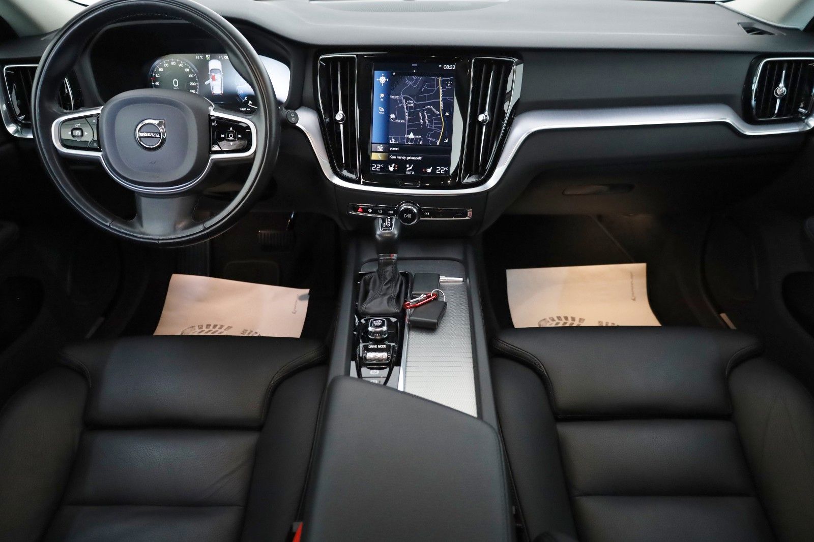 Fahrzeugabbildung Volvo V60 Momentum Leder,Navi,LED,ACC,Kamera,SH,SR+WR