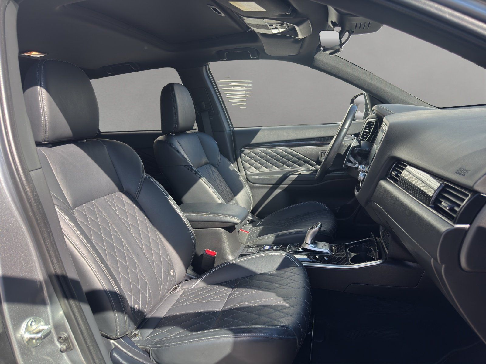 Fahrzeugabbildung Mitsubishi Outlander 2.4 PHEV Plug-in Hybrid Top 4WD/VOLL/