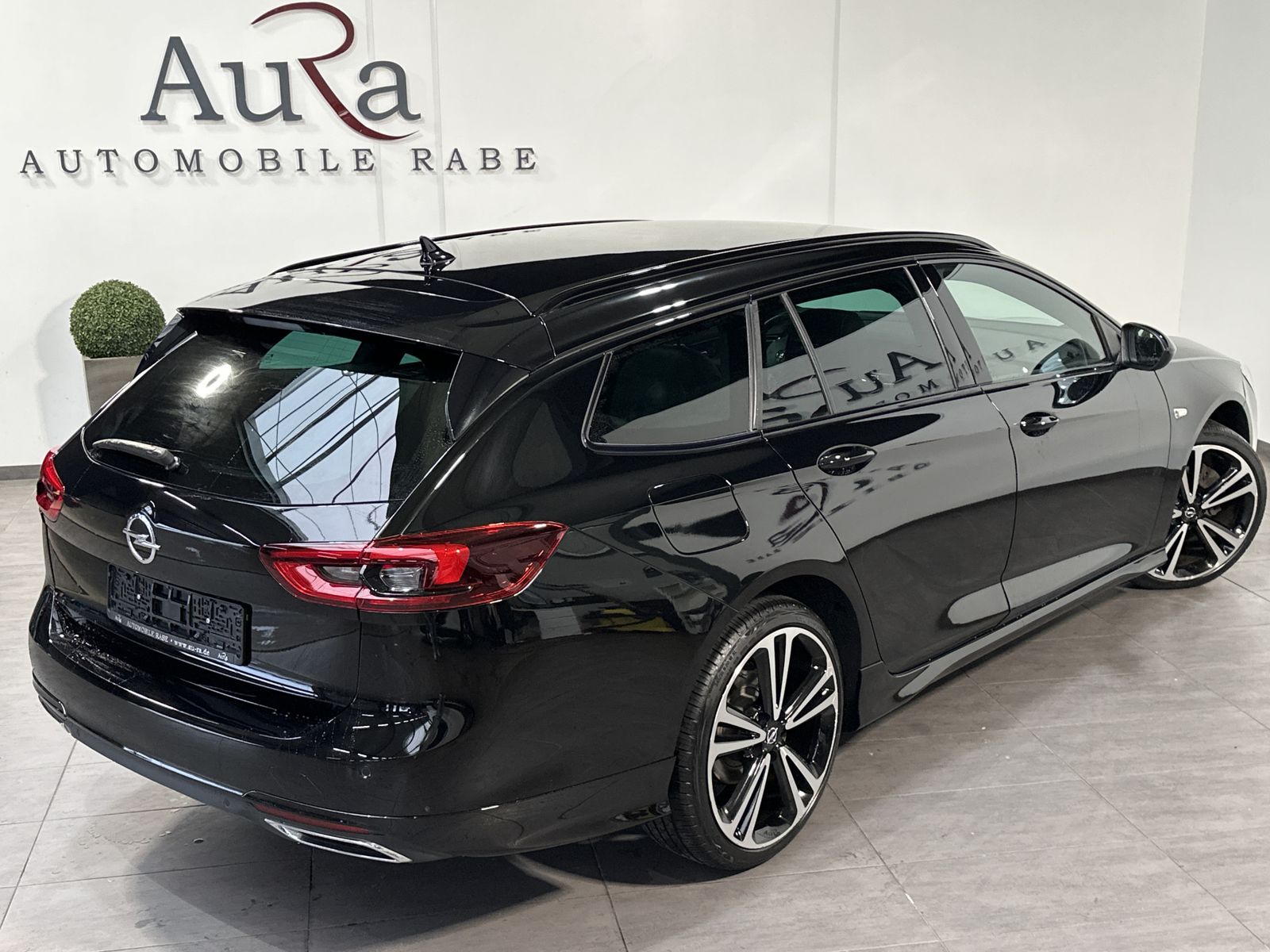 Fahrzeugabbildung Opel Insignia SpT 2.0 D Ultimate OPC+NAV+LED+AHK+20ZO