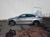 Volkswagen Passat 1.8 TSI DSG R-Line Highline, Massage, LED - VW Passat in Bonn
