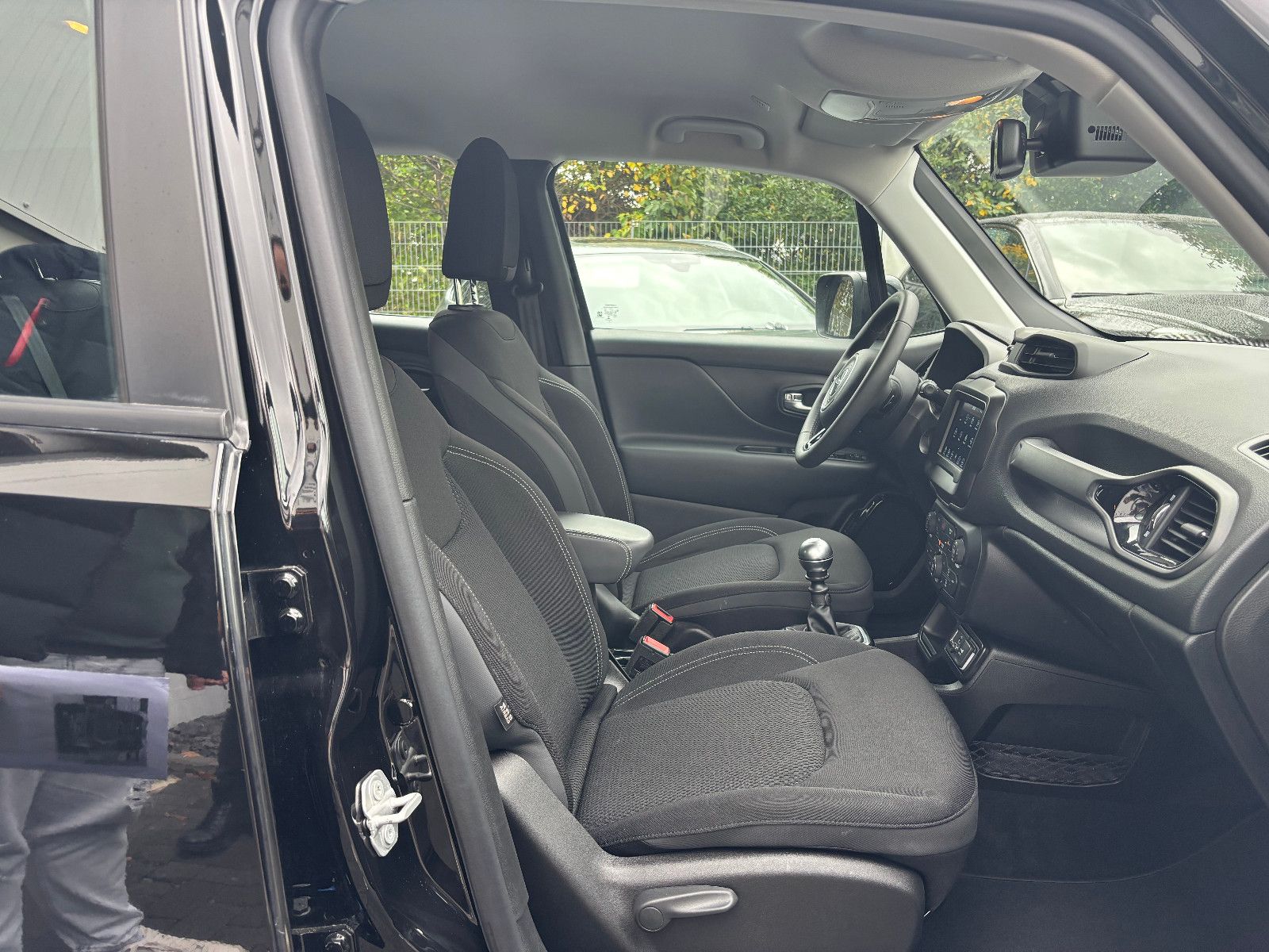 Fahrzeugabbildung Jeep Renegade Longitude//AMBIENTE/APPLE