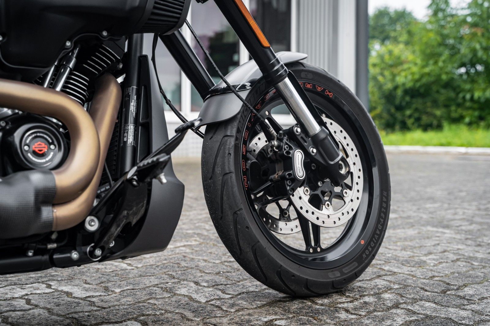 Fahrzeugabbildung Harley-Davidson FXDRS 114 CUI - KESSTECH - SEITLICHER KZH