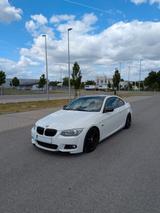 BMW 335i xDrive M-Paket E92 - BMW 335 aus 2011: Coupe