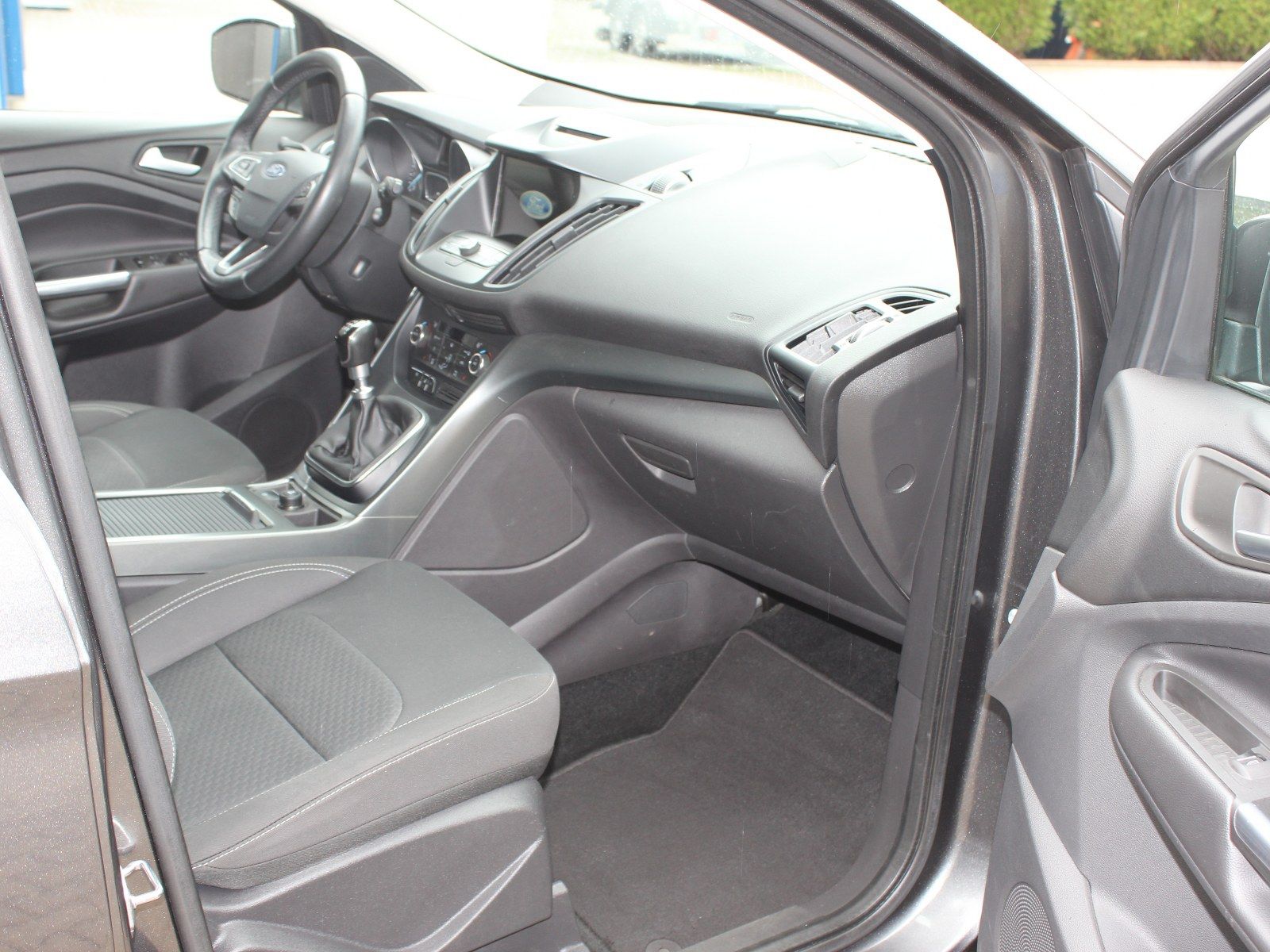 Fahrzeugabbildung Ford Kuga Cool & Connect 1,5 EcoBoost 4x2