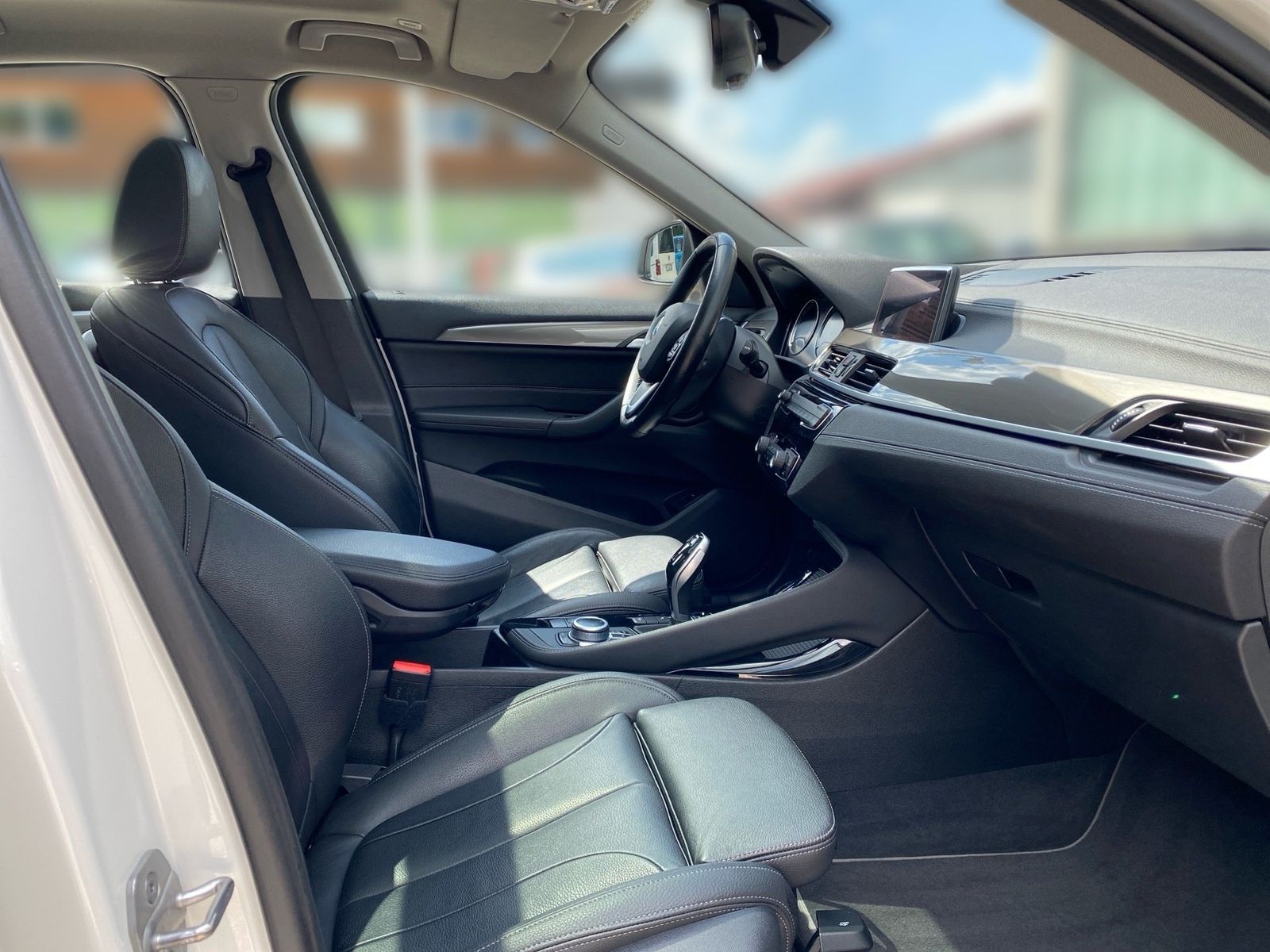 BMW X1 xDrive20i xLine Navi Pano DA LED AHK PA foto 4