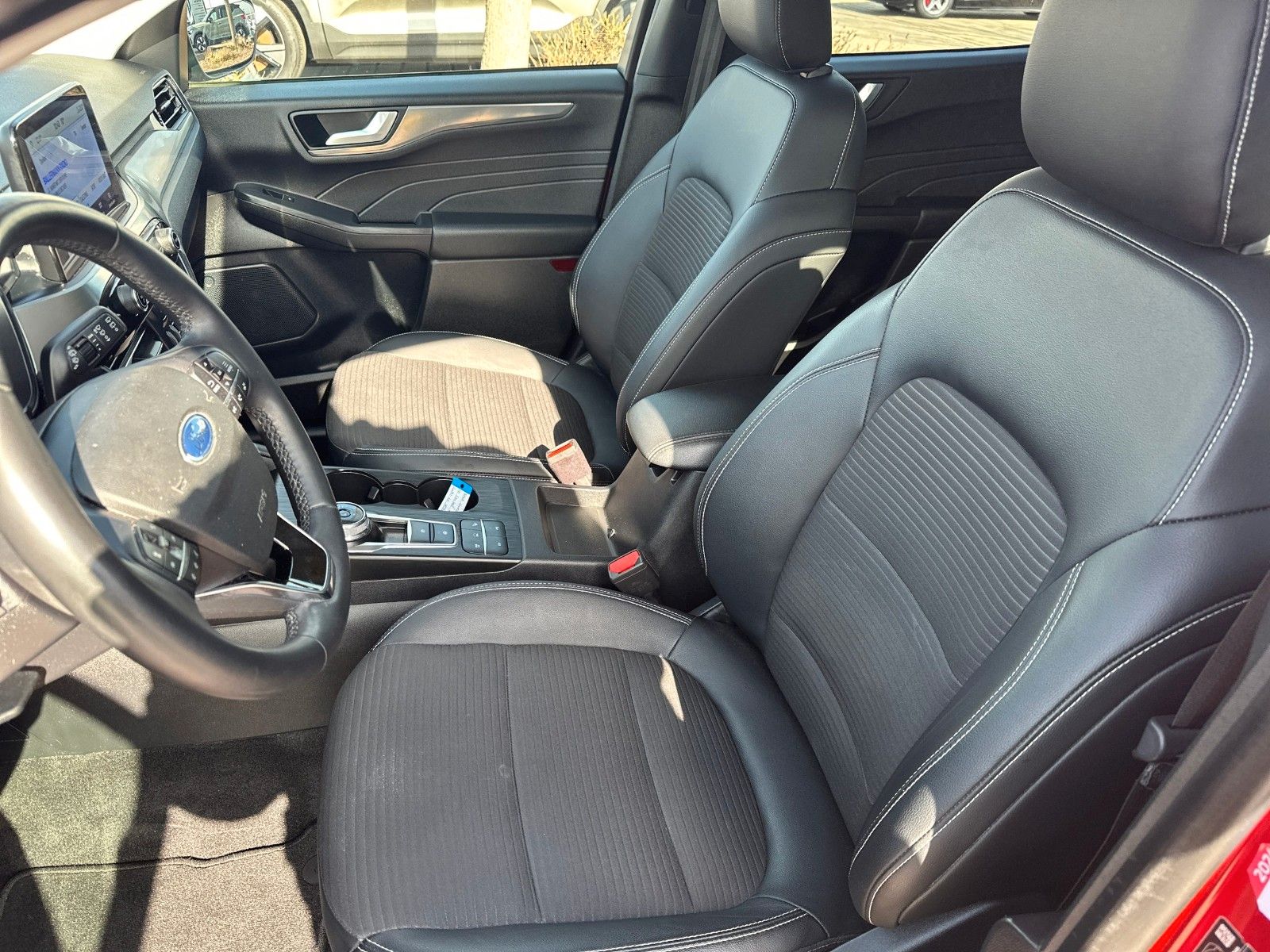 Fahrzeugabbildung Ford Kuga PHEV Titanium X, AHK schwenkbar, FAHRASSIST