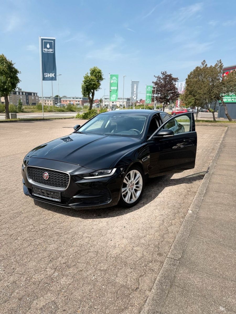 JAGUAR XE