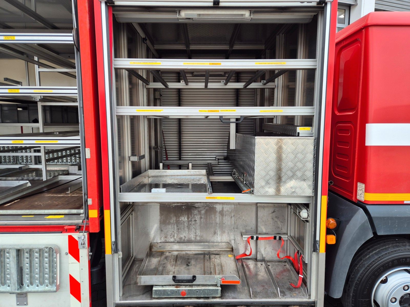 Fahrzeugabbildung MAN LE 9.150 Feuerwehr Schmitz GW-6 Gerätewagen