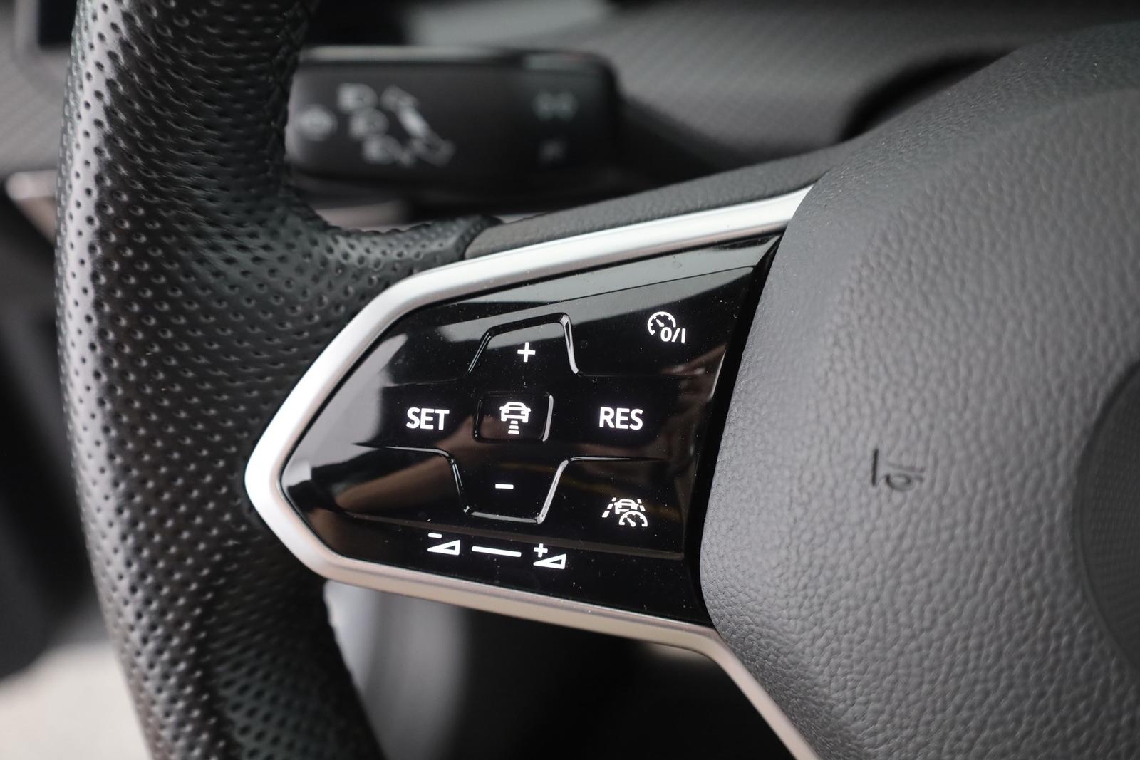 Volkswagen Golf VIII 1.5 TSI R-Line LED Panorama Navi ACC, миниатюра 16