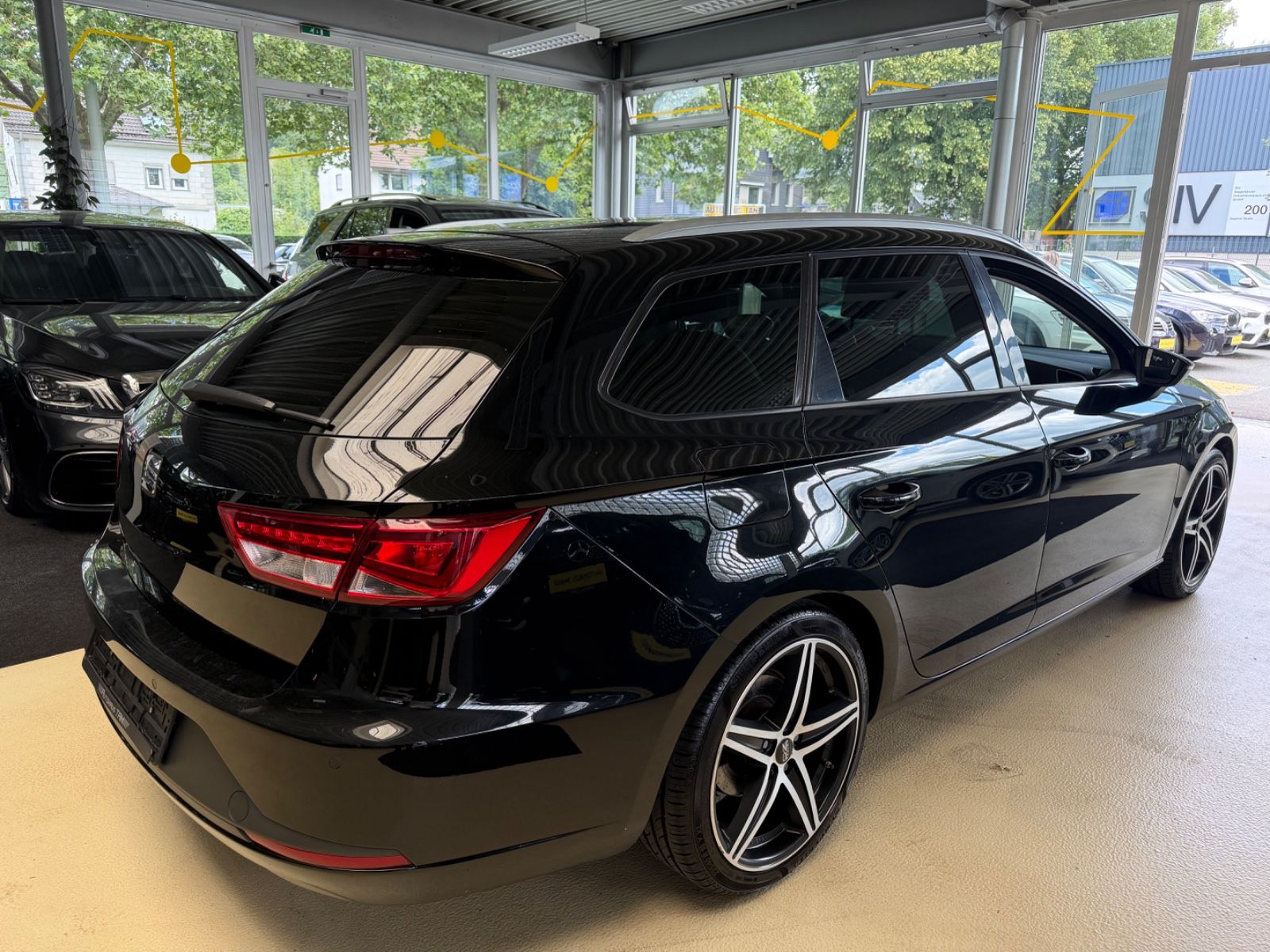 Fahrzeugabbildung SEAT Leon ST FR 2.0 TDI DSG 184PS * LED *