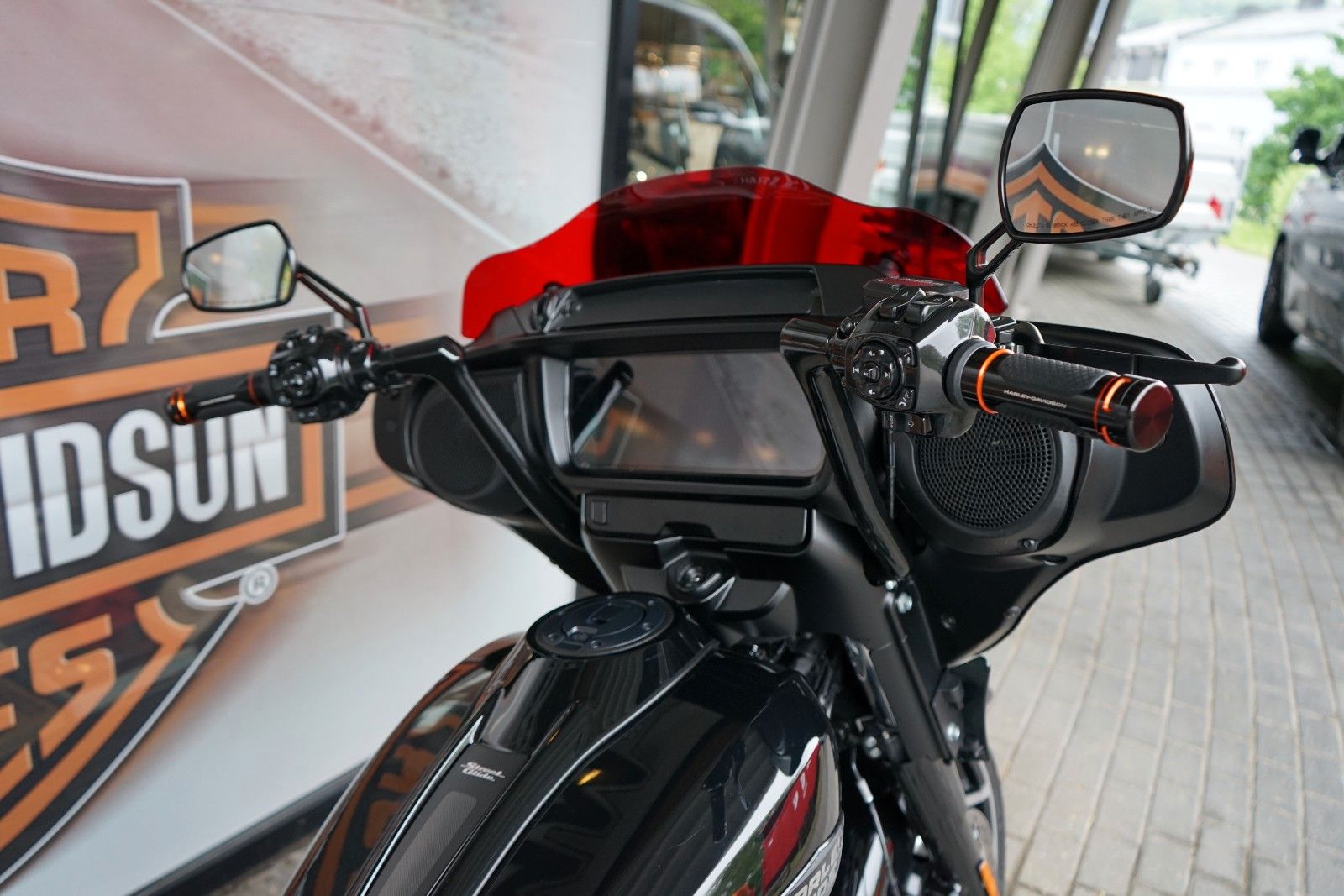 Fahrzeugabbildung Harley-Davidson Street Glide FLHX mit vielen Umbauten