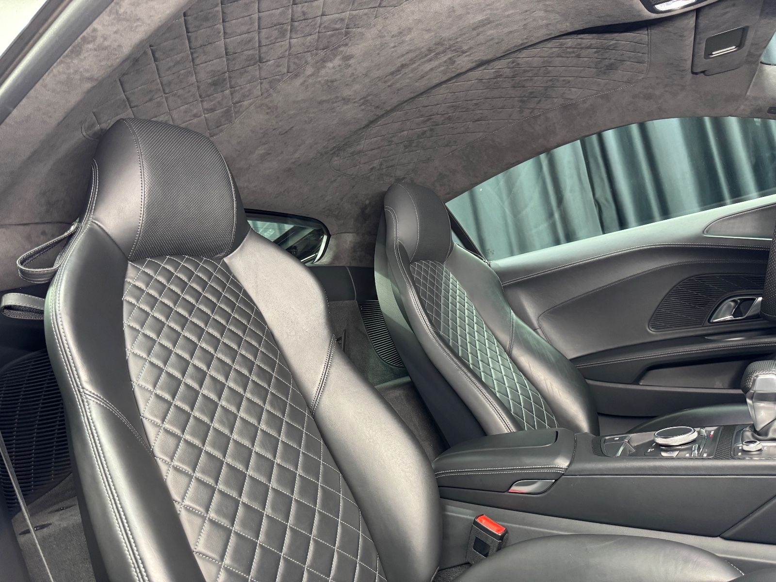 Fahrzeugabbildung Audi R8 Coupe 5.2 FSI V10 plus|CARBON|VOLL