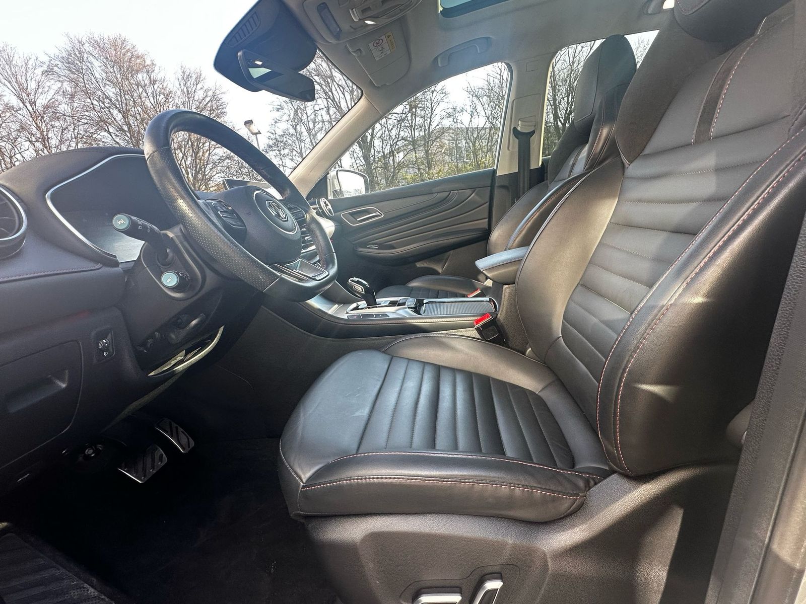 Fahrzeugabbildung MG EHS Luxury PANO+LEDER+NAVI+SHZ+KAMERA+ACC+360°