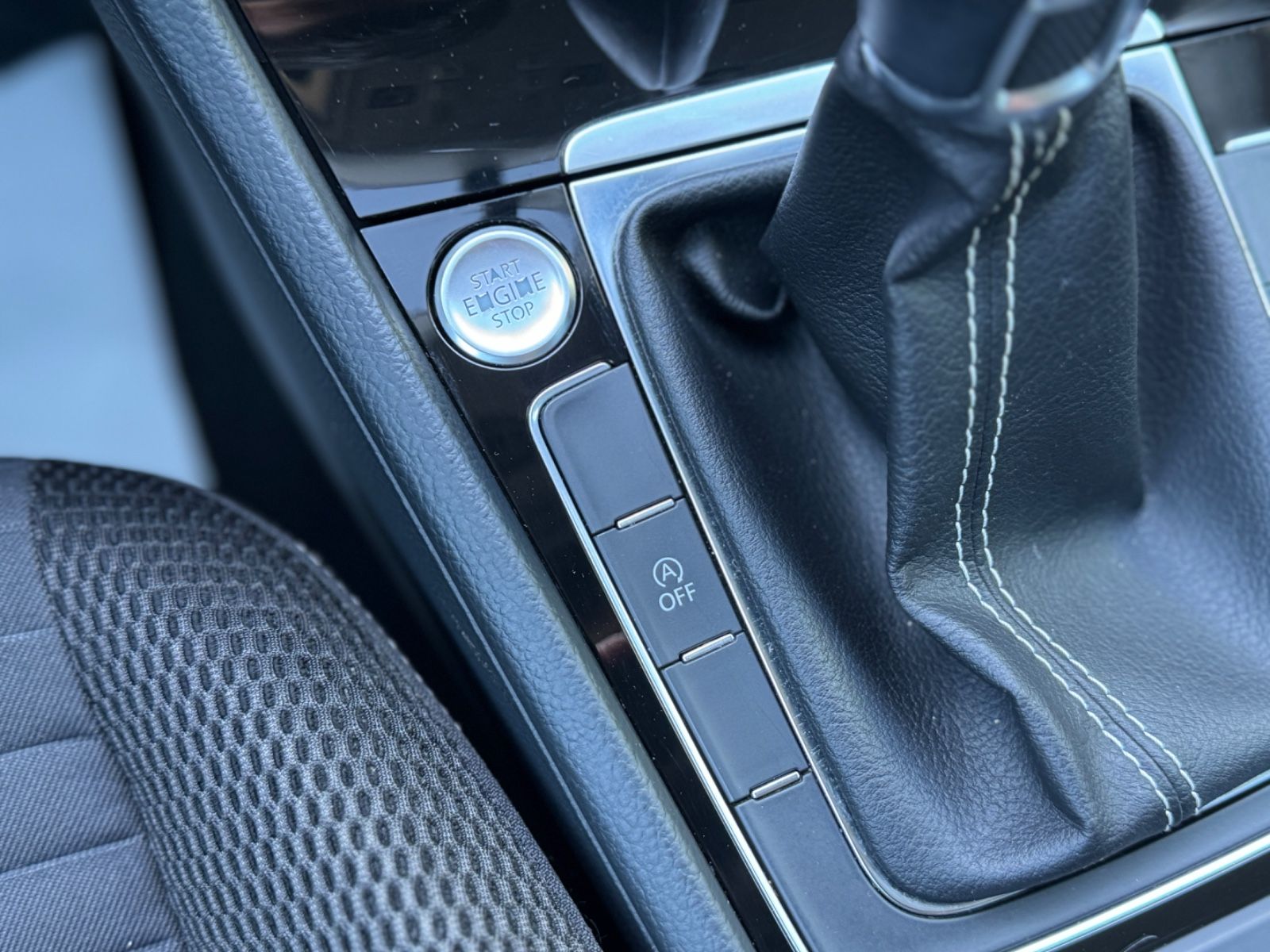 Fahrzeugabbildung Volkswagen Golf VII Lim. BMT/Klimaautom./Sitzhz./PDC/Tempo.