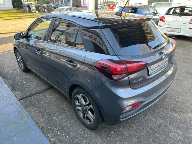 Fahrzeugabbildung Hyundai i20 Automatik+Navi+Kamera+CarPlay+Allw.LM+AHK+BT