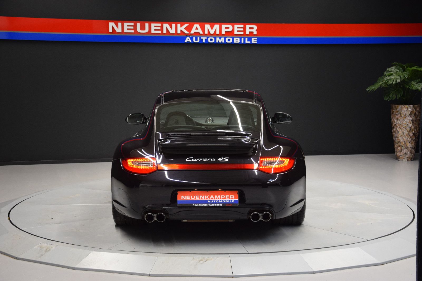 Fahrzeugabbildung Porsche 911 Carrera 4 S Coupe Leder Navi PDC SSD 19 ``