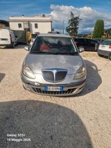 Lancia Ypsilon 1.3 MJT 75 CV Argento - Lancia Ypsilon Argento mit Diesel-Antrieb