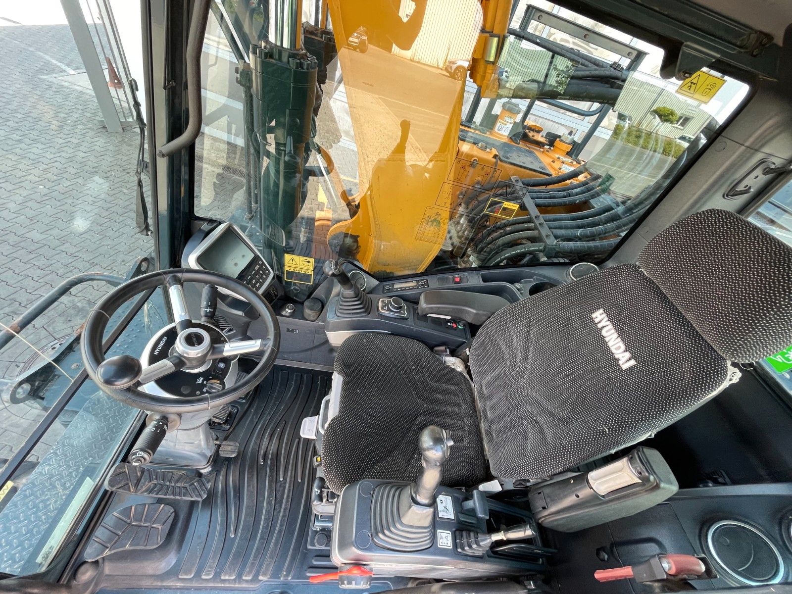 Fahrzeugabbildung Hyundai HW 180 / 3.054h / hydr. Grabenräumer / Klima