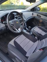 Chevrolet Cruze 1.6 LS Benziner LS - Chevrolet Cruze mit Benzin-Antrieb