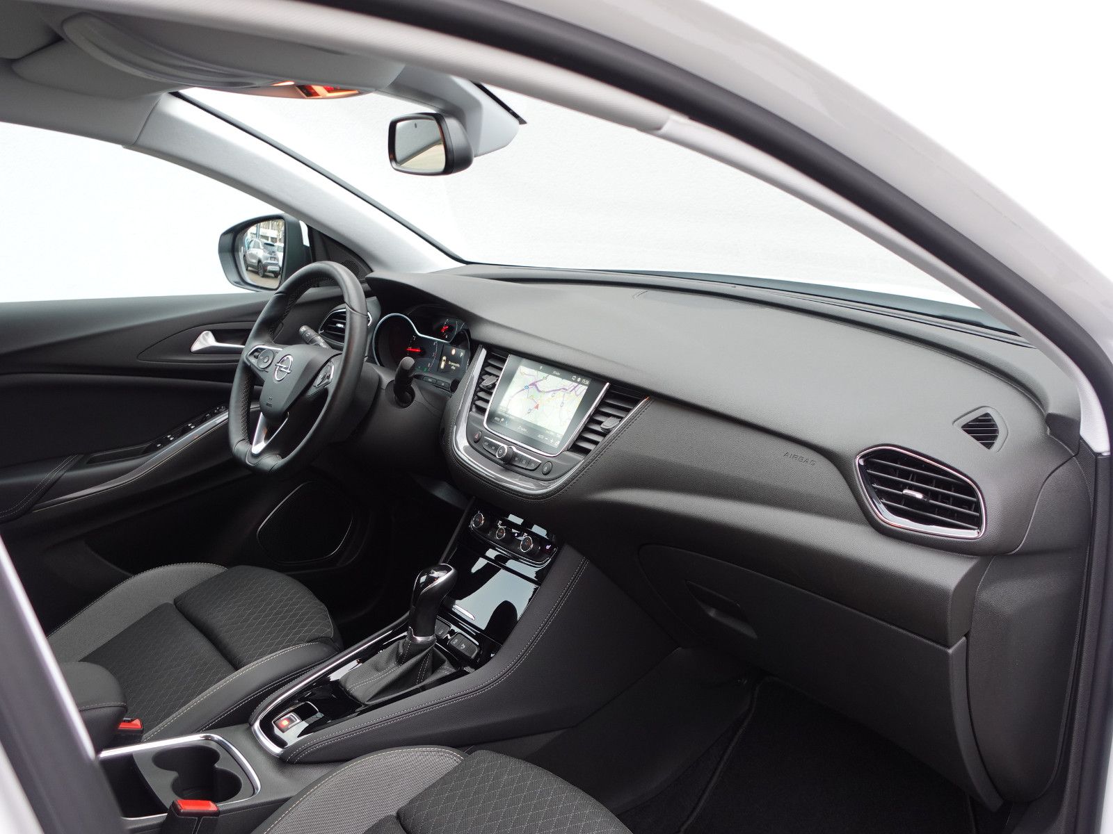 Fahrzeugabbildung Opel Grandland X 1.2 Elegance Kamera,LED,Navi,PDC,SHZ