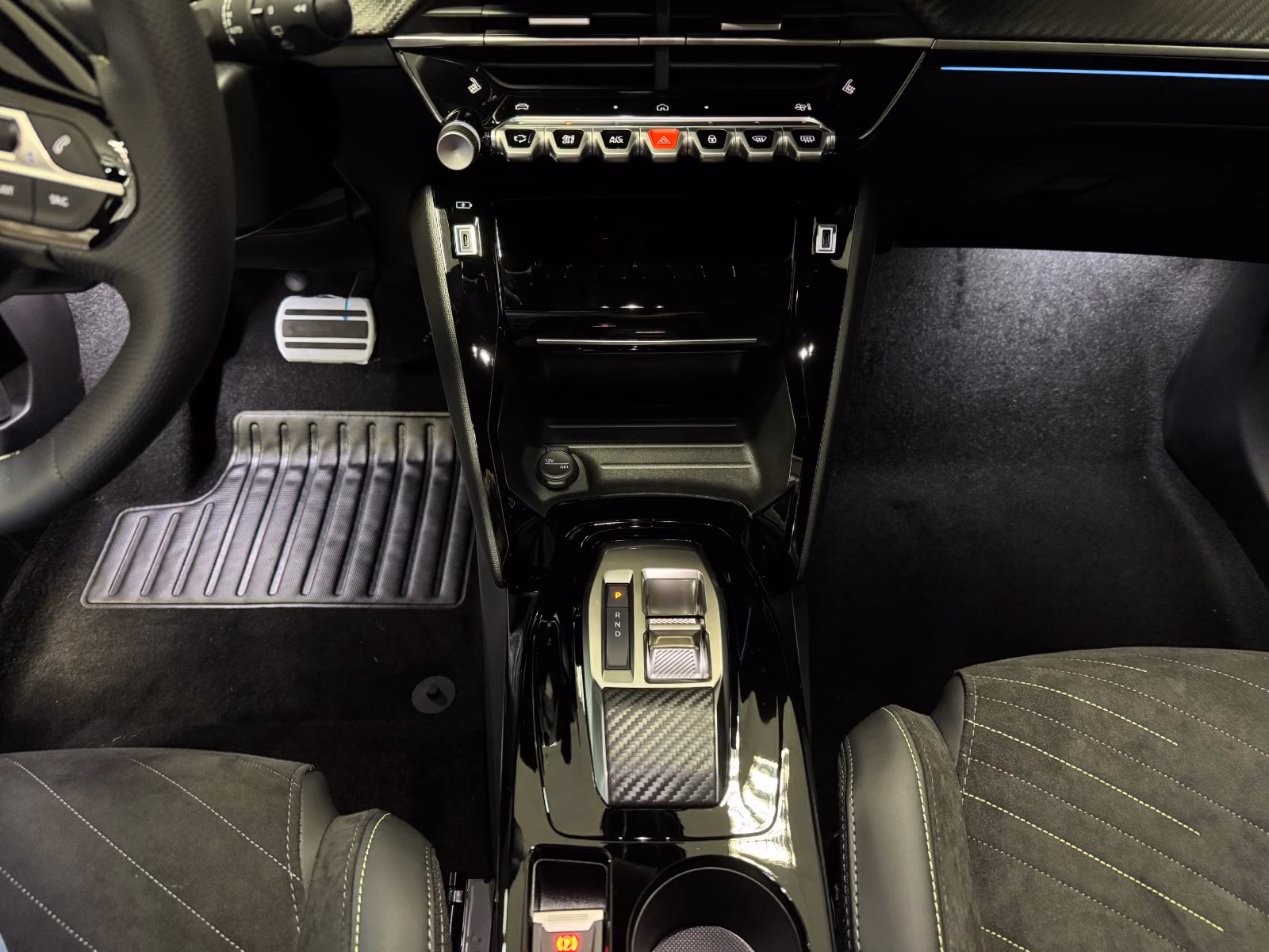 Peugeot 2008 Hybrid 145 GT Exclusive AHK 360Grad Kam.