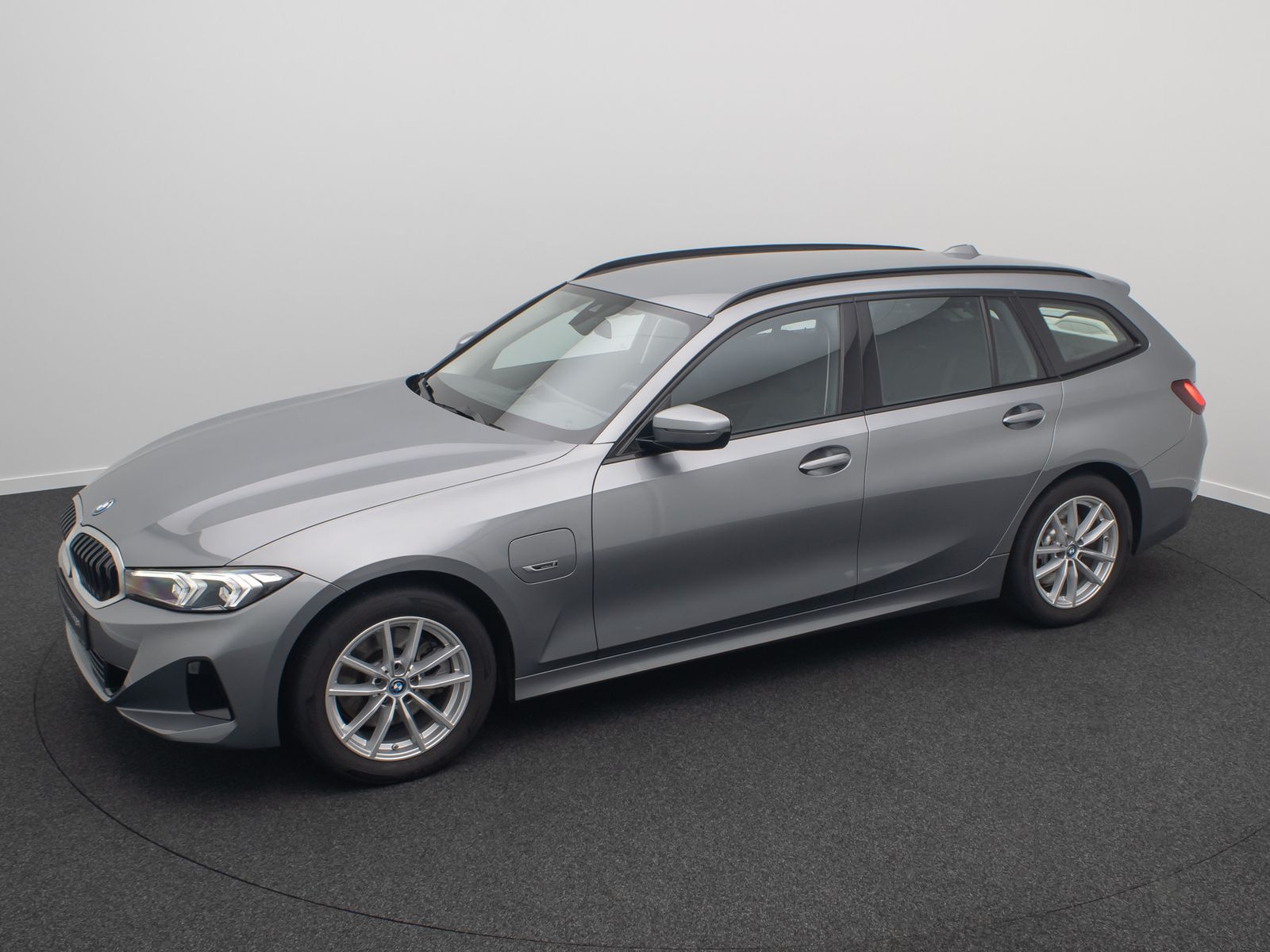 Fahrzeugabbildung BMW 320e AHK Widscreen PDC GeschwndigReg DAB HiFi