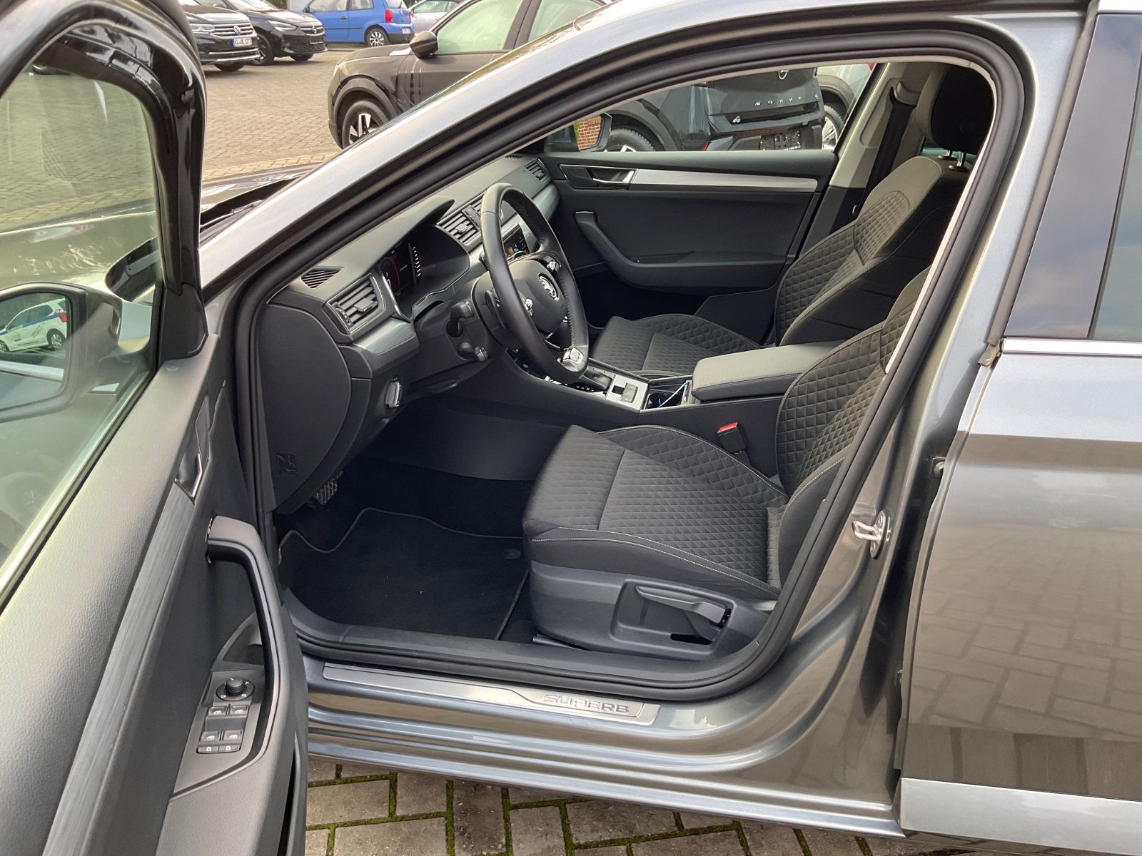 Fahrzeugabbildung SKODA Superb Combi 2.0 TDI DSG,Navi,LED,Kamera,ACC