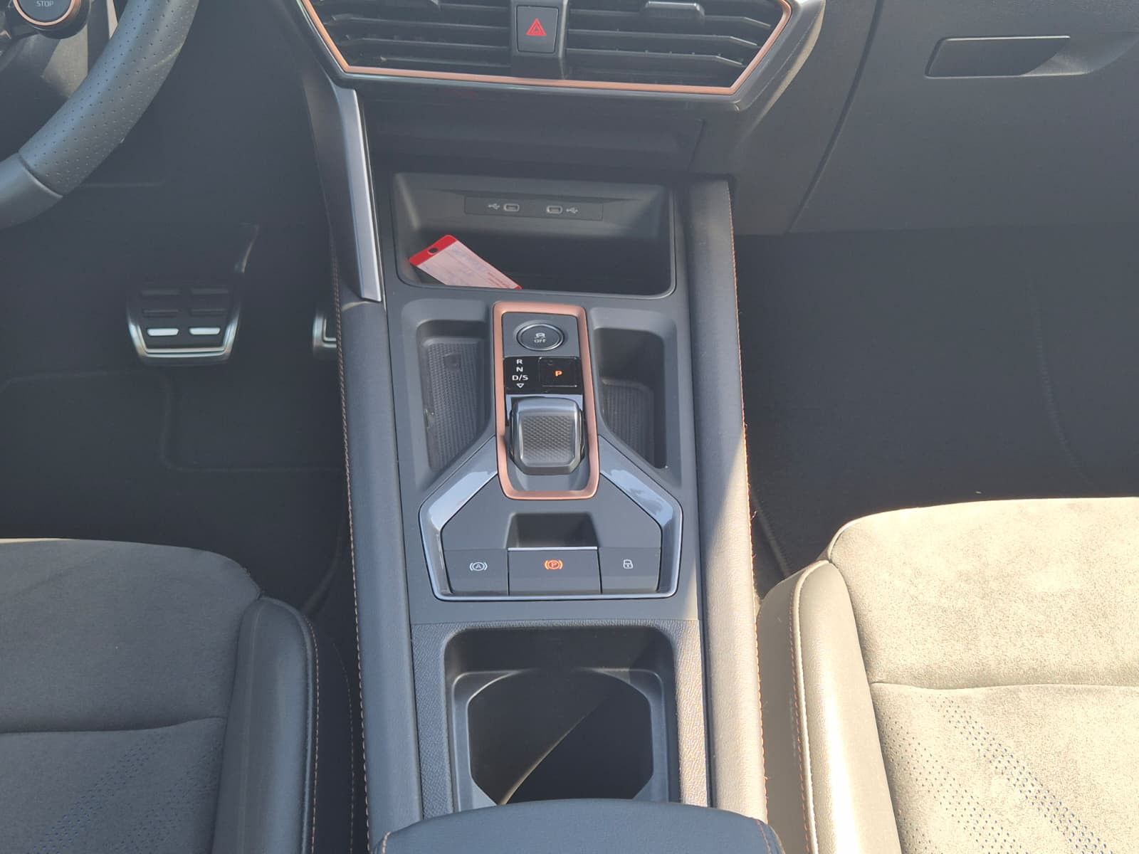 Fahrzeugabbildung CUPRA Leon 1.5 eTSI PANO*DCC*MATRIX*DINAMICA*AHK*5JG.