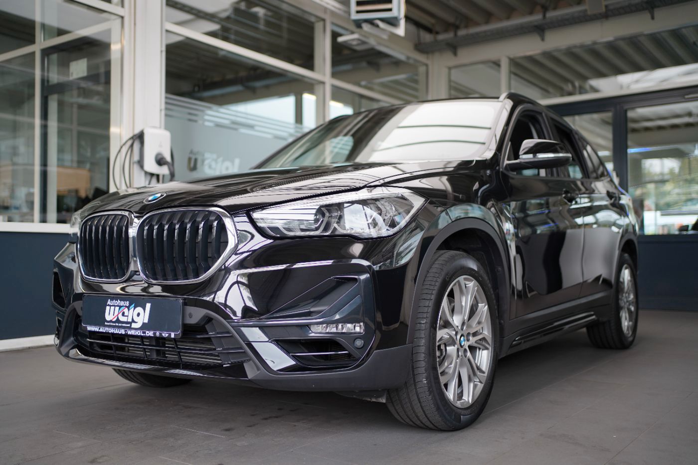 Fahrzeugabbildung BMW X1 xDrive20iA Sport Line +LED+Parkassistent+HiFi