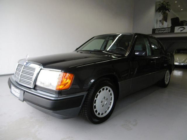 Mercedes-Benz 230 E Limousine ***H-ZULASSUNG***