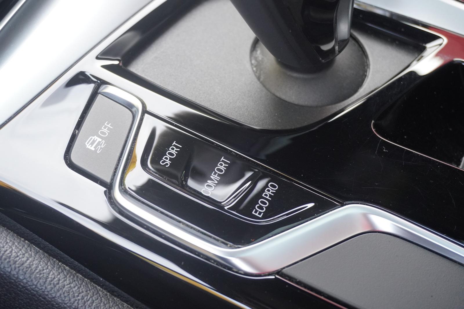 BMW 520i Sport Line Aut. Panorama ACC Kamera Head-Up