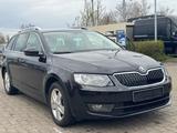 Skoda Octavia Combi Elegance Automatik/Tempomat/AHK - Skoda Octavia: Elegance