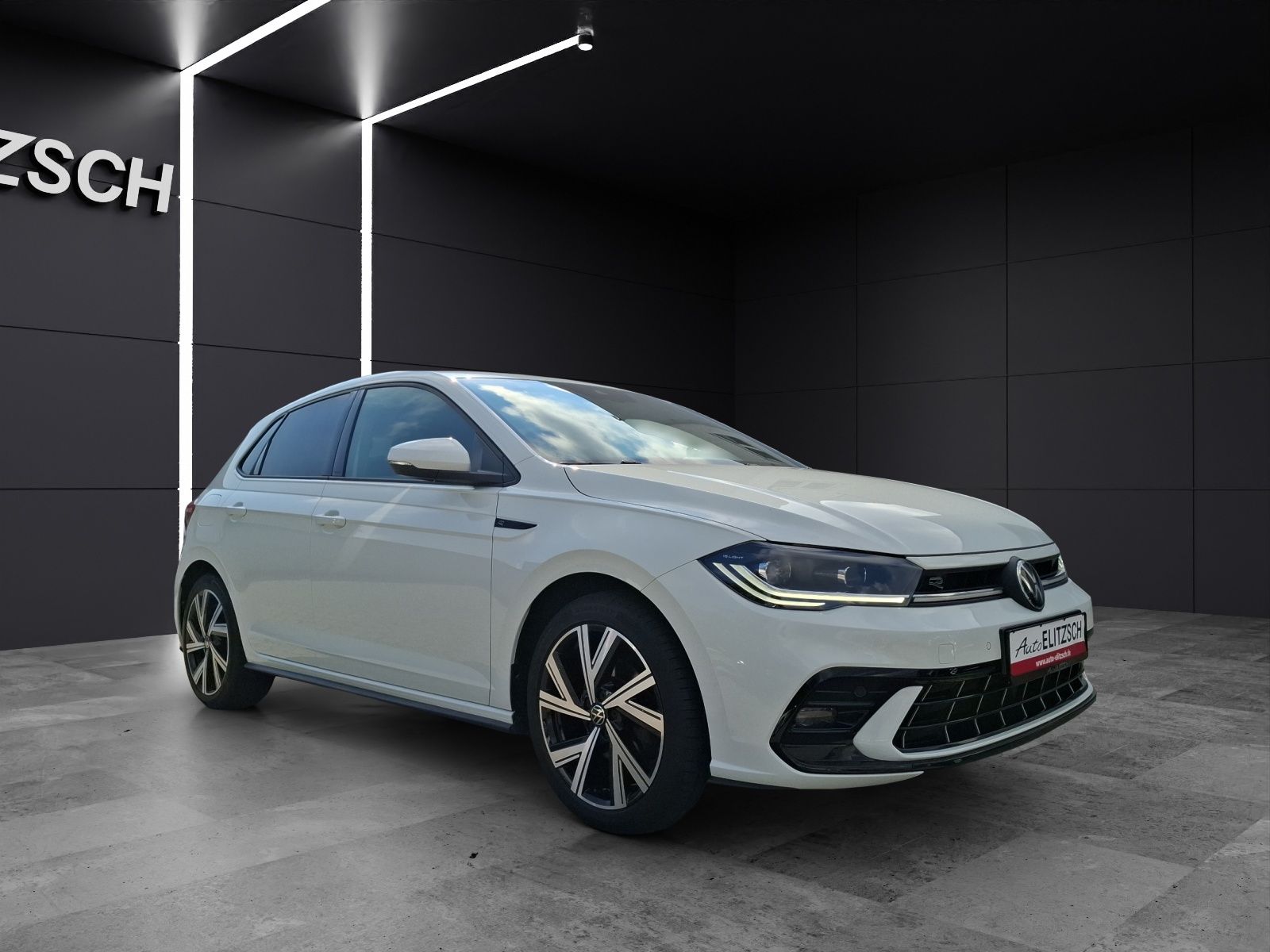 Fahrzeugabbildung Volkswagen Polo TSI R-Line DSG Matrix Navi AID ACC RFK SH