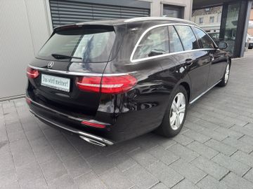 Bild 9 Mercedes-Benz E 200 E 20d0 T Avantgarde Xenon Navi Kamera Ambiente S