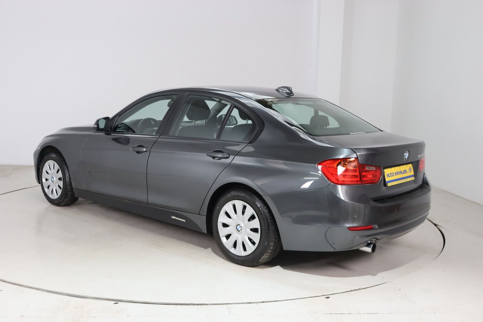 Fahrzeugabbildung BMW 320 i * AHK * Navi * SD