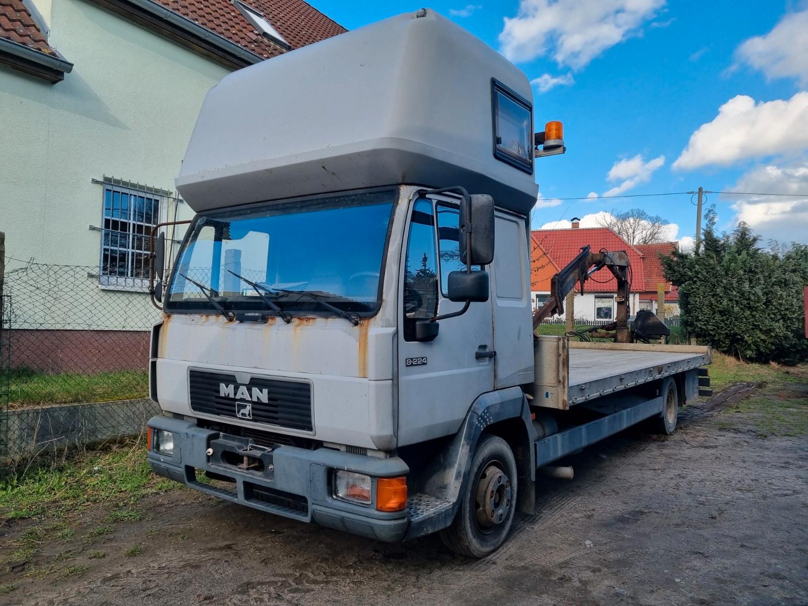 MAN 8.224 Plattform L200 + Kran Hiab *