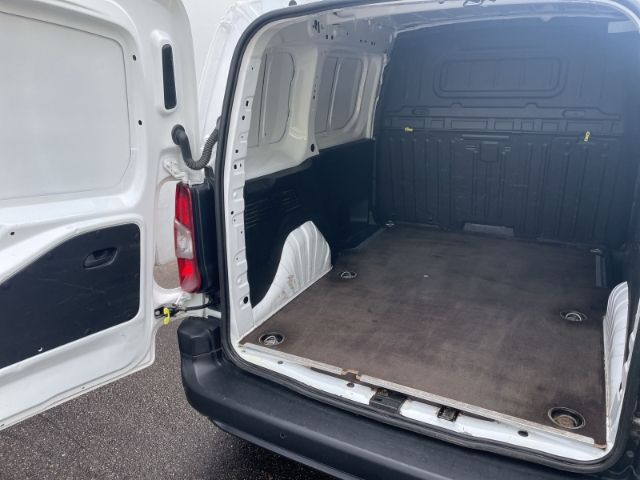 Fahrzeugabbildung Peugeot Partner 1.2 PureTech 110 Premium L1 3-Sitzer, Ei