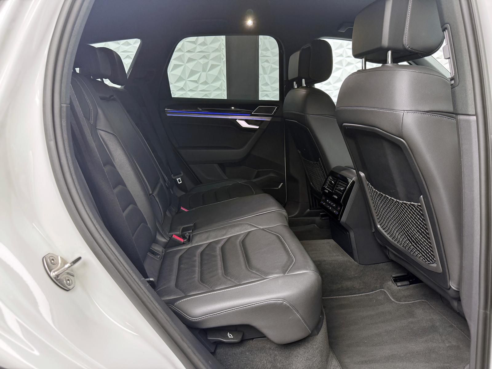 Fahrzeugabbildung Volkswagen 3.0 TDI R-LINE/ALLRADLENK/DYNAUDIO/STANDHZ/AHK/M