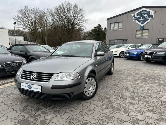 Volkswagen Passat Lim. Family 1.6/SHZ/Klima/S-Heft/HU Neu