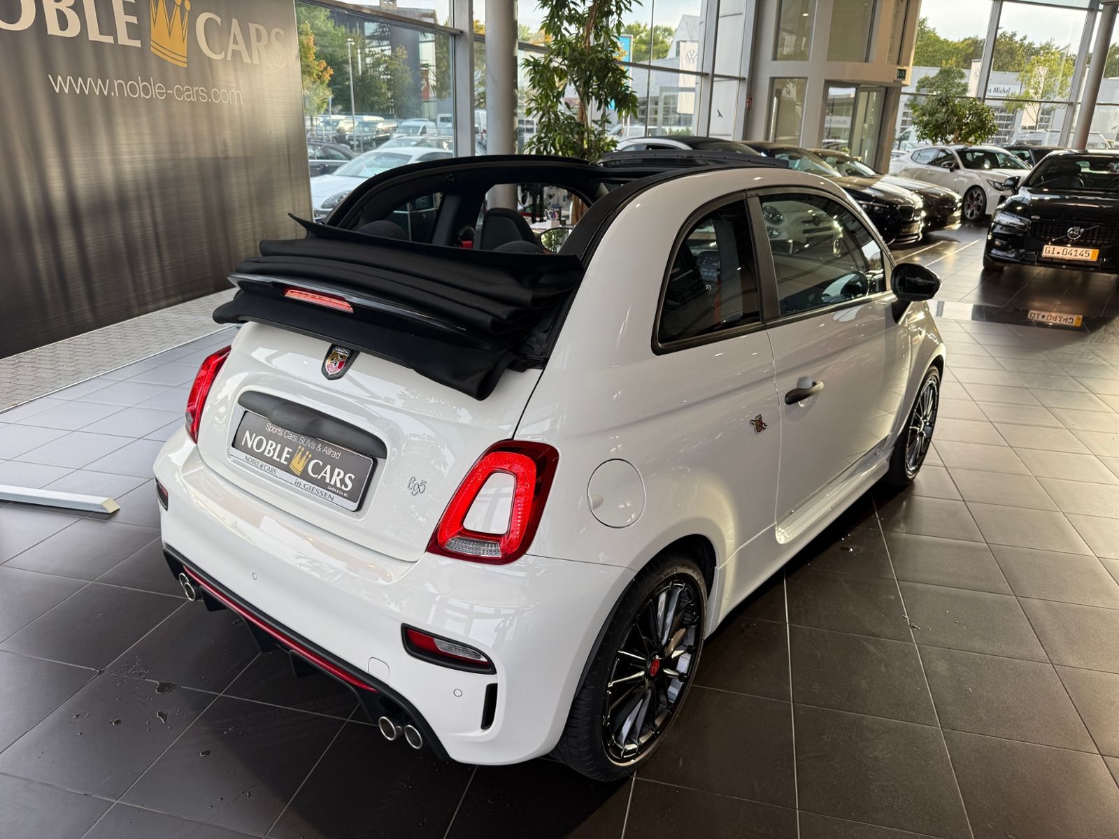 Fahrzeugabbildung Abarth 695C SABELT BREMBO RED-Paket CarPlay
