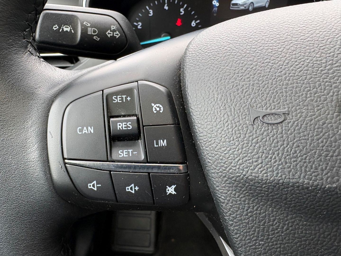 Fahrzeugabbildung Ford Focus Titanium Kamera Schiebedach LED SHZ PDC