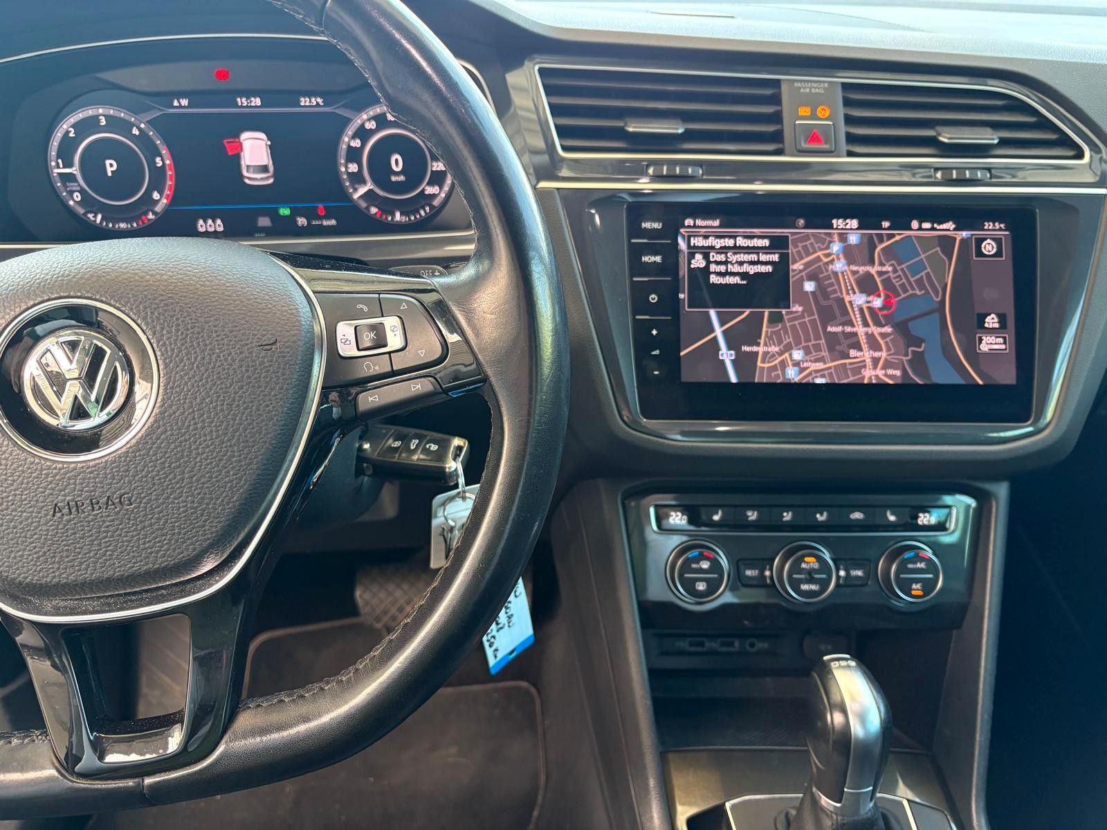 Fahrzeugabbildung Volkswagen Tiguan Highline BMT 4Motion/R LINE/leder/memory/