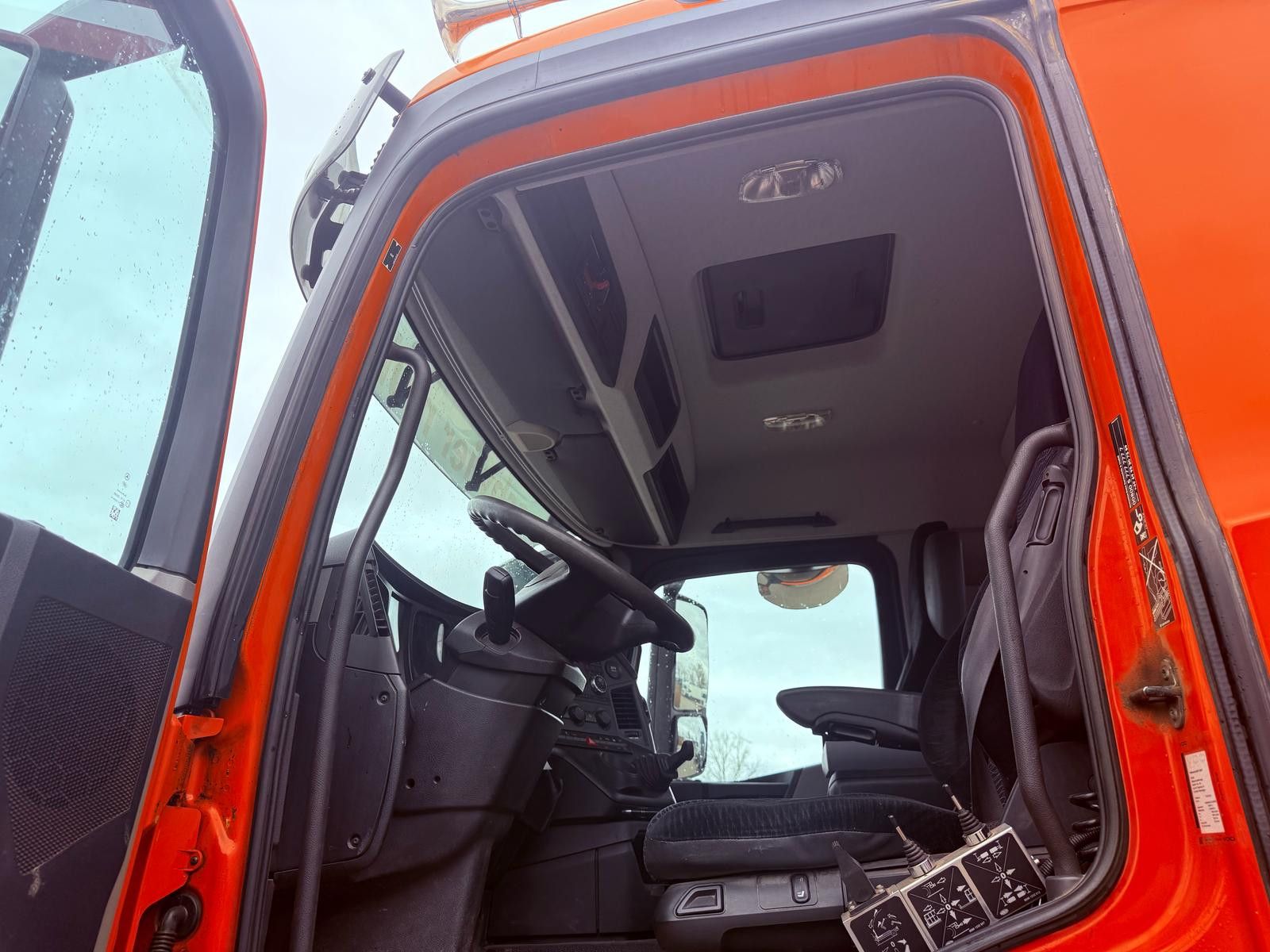 Fahrzeugabbildung Mercedes-Benz Antos 2545 Abrollkipper Meiler2070 Kupplung Neu