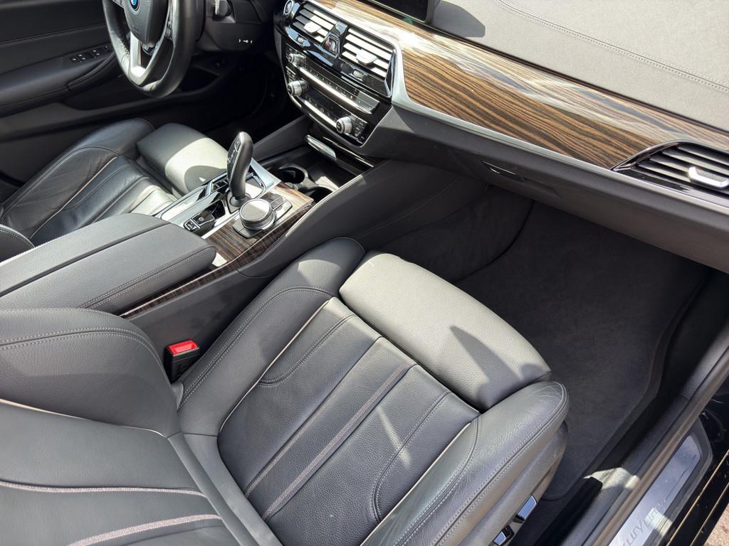 BMW 530d xDrive T. LUXURY LINE LED NAVI HUD PANO AHK