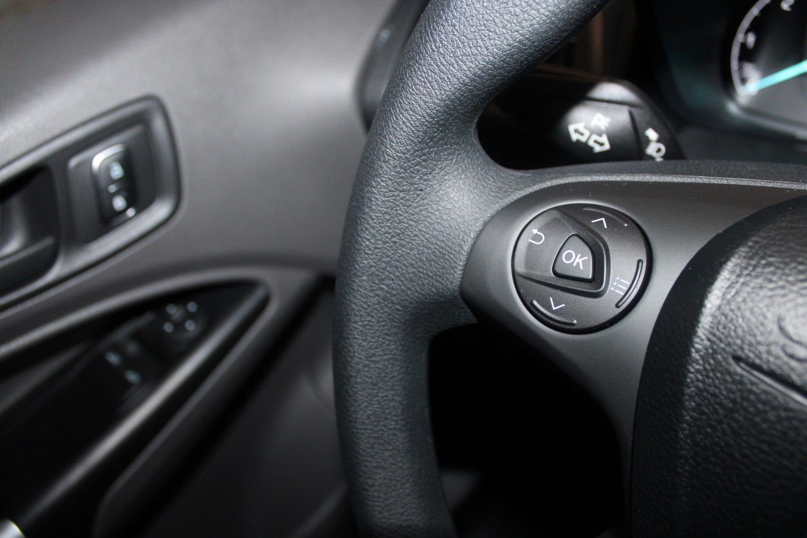 Fahrzeugabbildung Ford Transit Connect TREND L1 KLIMA 3-Sitzer PDC AHK