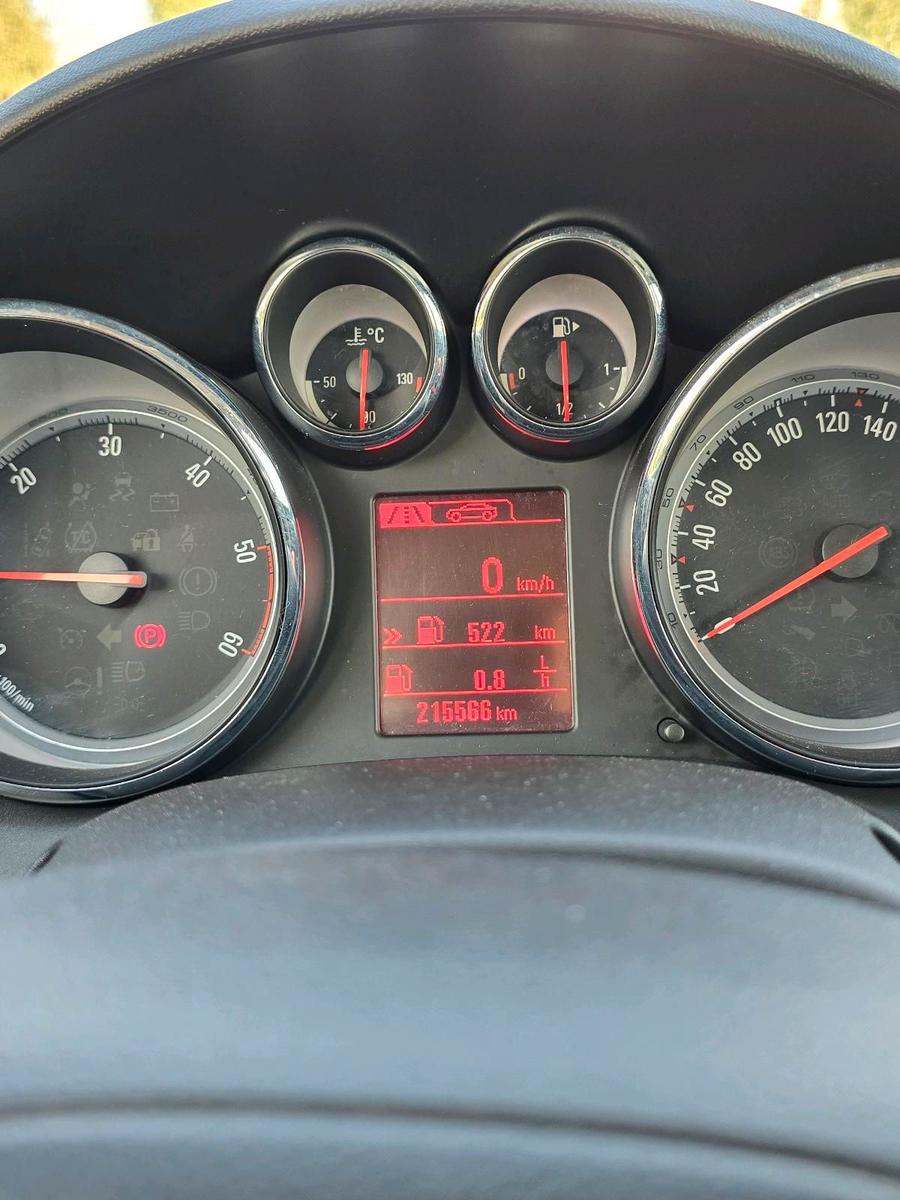Opel Astra 2013 — photo 14