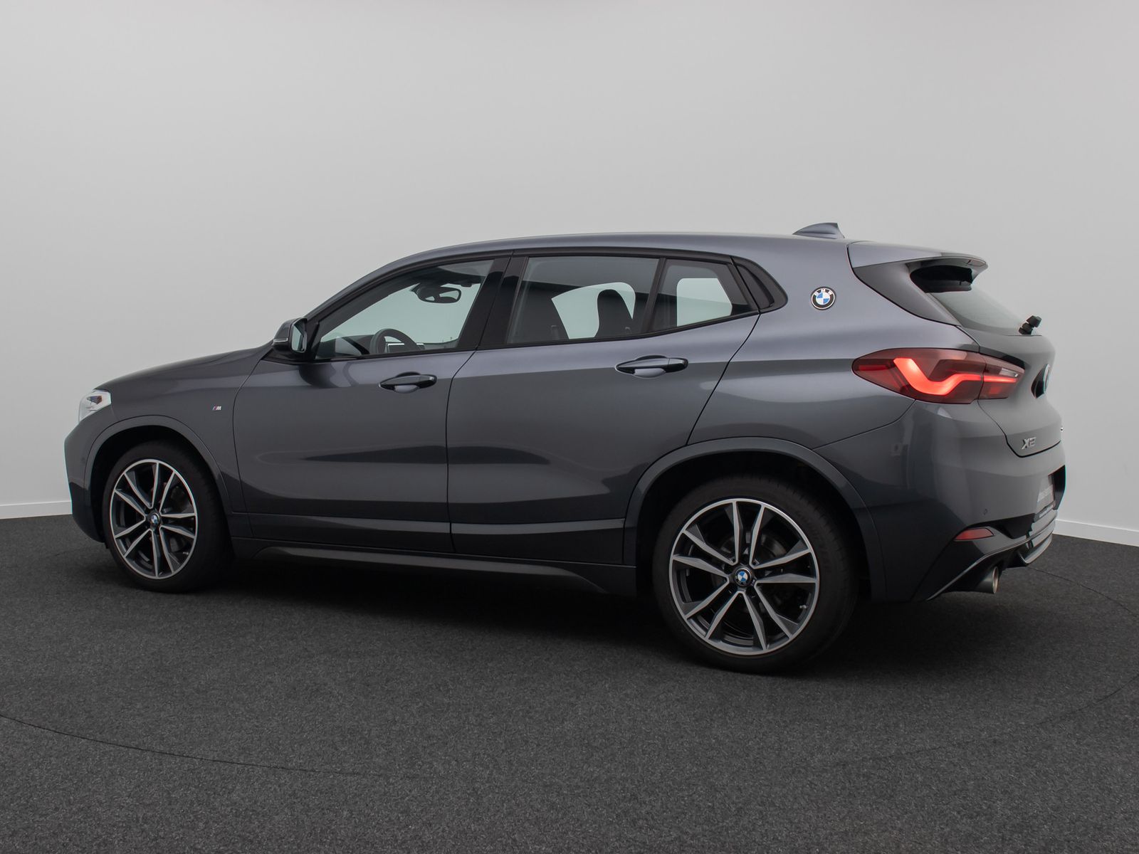 Fahrzeugabbildung BMW X2 sD18i M Sport AHK Kamera GeschwindiReg 19Zoll