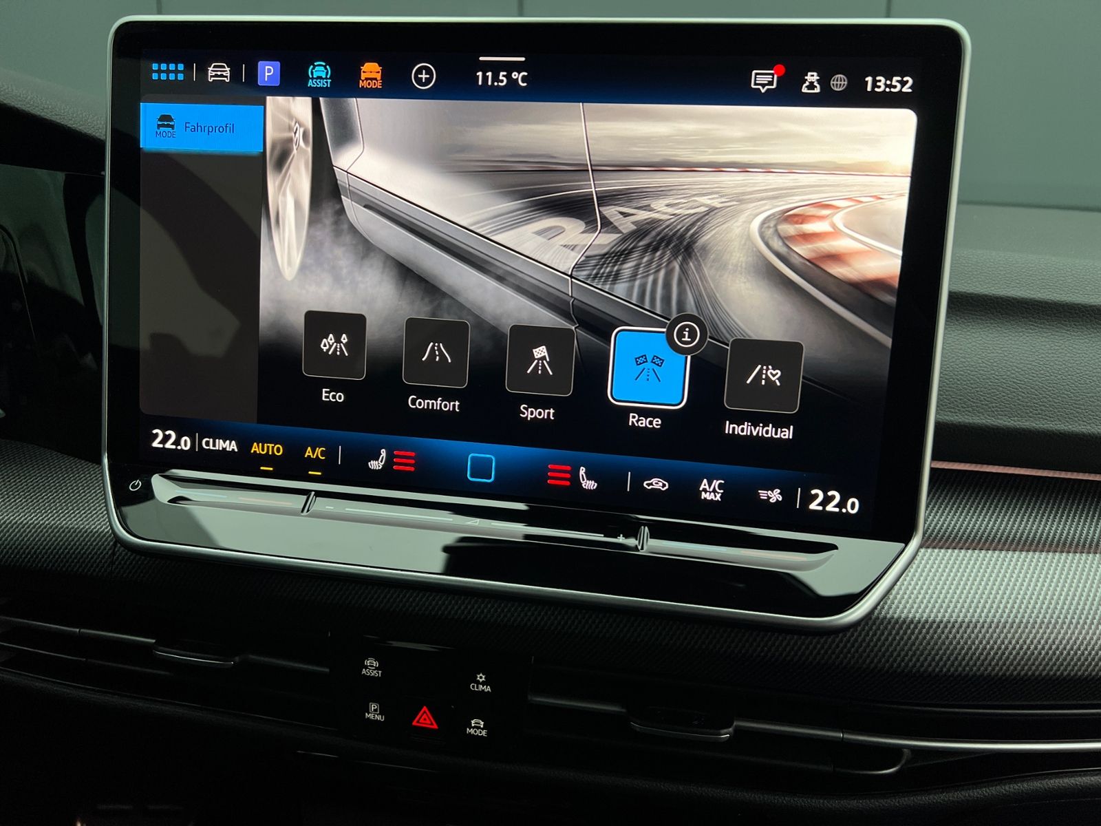 Fahrzeugabbildung Volkswagen Golf VIII R 2.0 TSI DSG 4MOTION *IQ.Light, Black