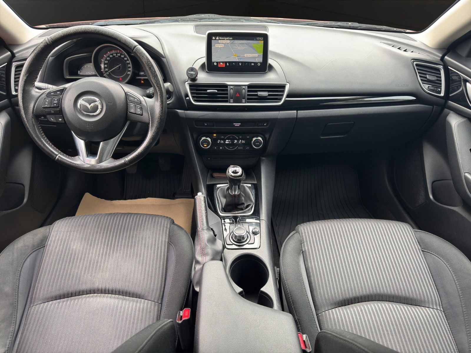 Fahrzeugabbildung Mazda 3 Lim. Center-Line Klimaaut./Sitzheizung/Navi